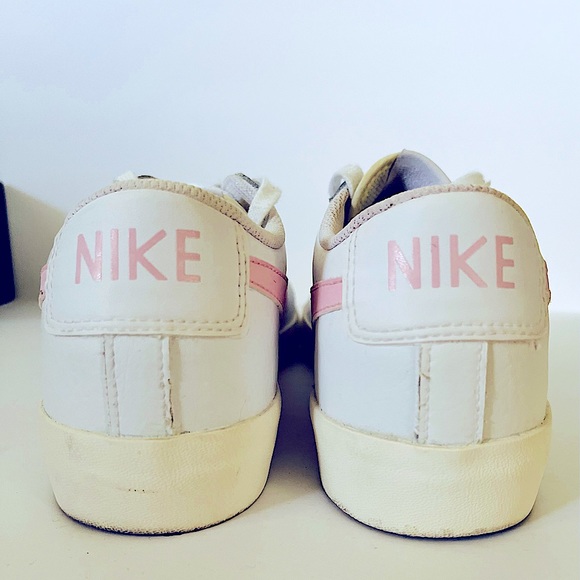 Nike Blazer Low Tennis Shoe - Picture 10 of 12
